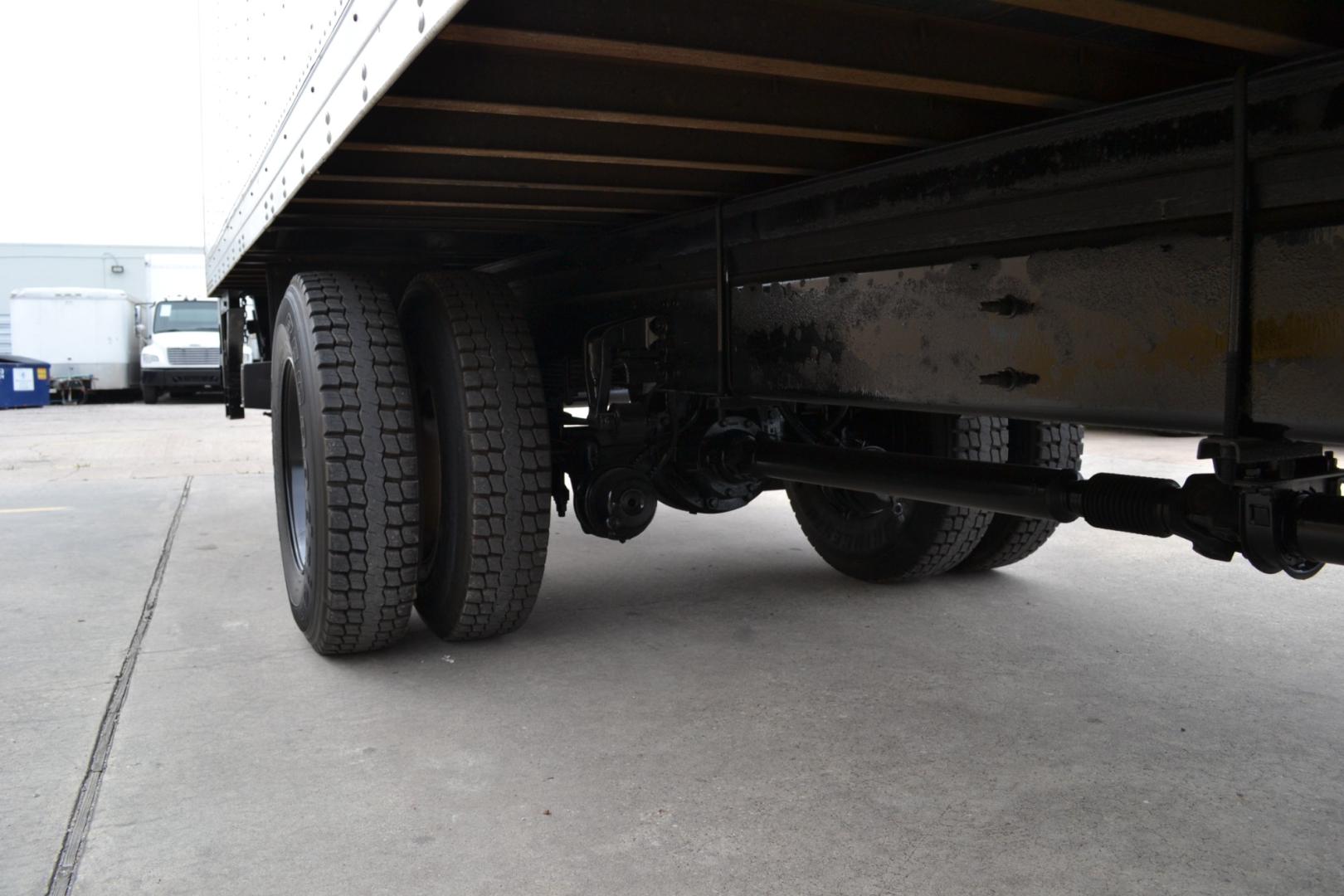 2019 WHITE /BLACK HINO 268 with an JO8E-WU 8.0L 230HP engine, ALLISON 2200RDS AUTOMATIC transmission, located at 9172 North Fwy, Houston, TX, 77037, (713) 910-6868, 29.887470, -95.411903 - Photo#7